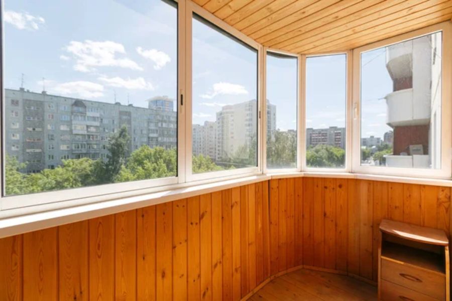 2. Idei De Amenajare A Balconului Inchis   Reguli De Design Interior Interesante Si Echipamente Utile Pentru Realizarea Acestui Proiect_Balcon Inchis Mic, Lemn